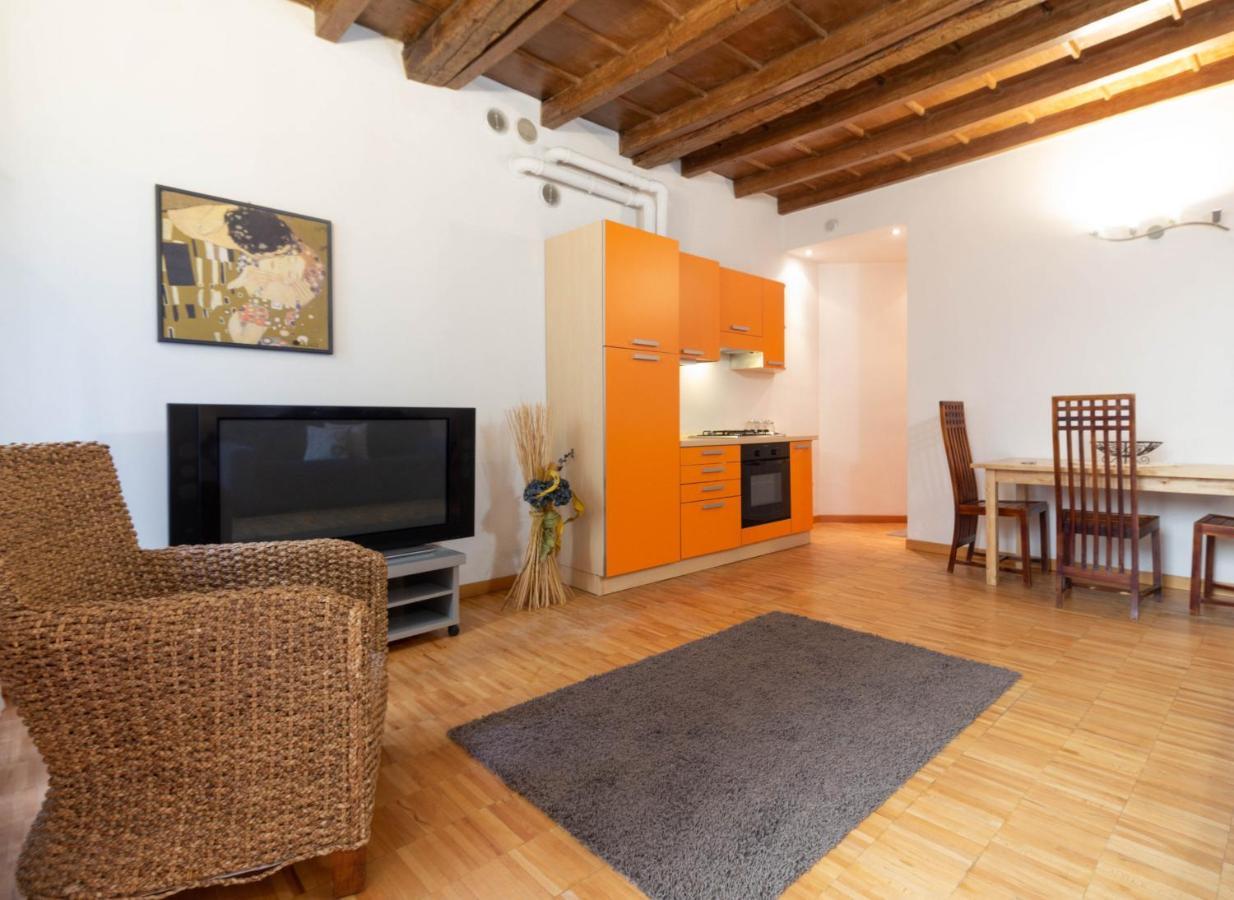 La Piccola Corte Al 24 - Affitti Brevi Italia Lecco Extérieur photo